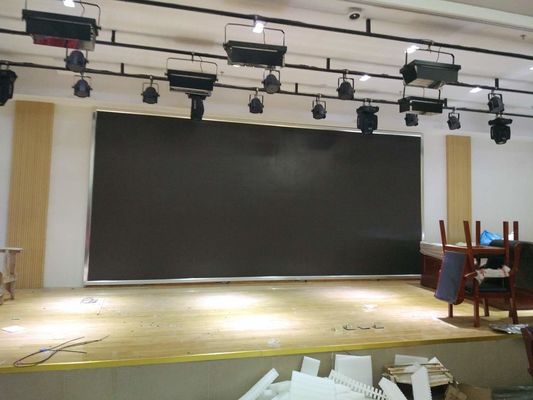 L'aimant installent la grande usine de Shenzhen de panneau de mur de la haute définition LED de la taille P2.5 d'écran visuel d'intérieur de LED